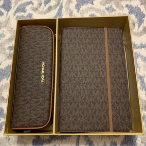 MICHAEL KORS giftable MK notebook and pencil case